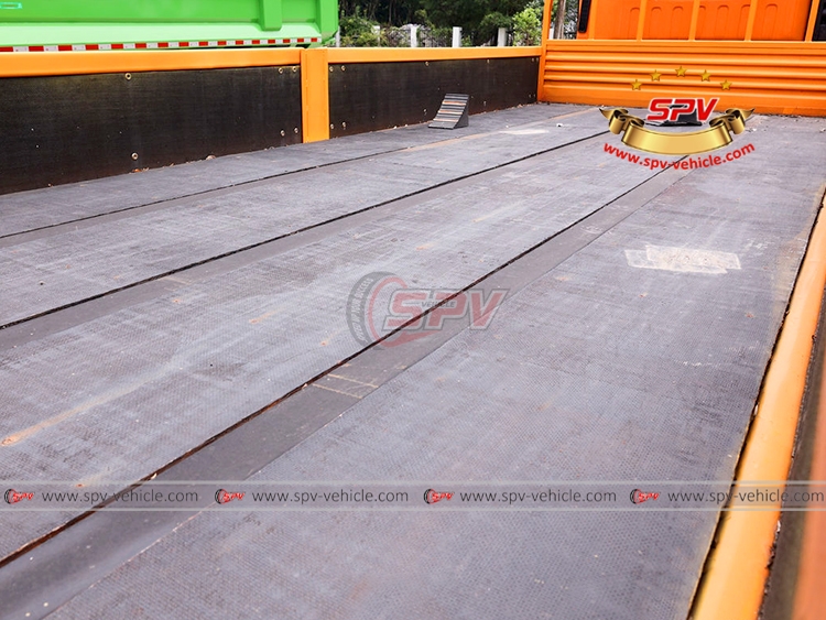 700P Cargo Carrying Truck ISUZU - Truck Box Display